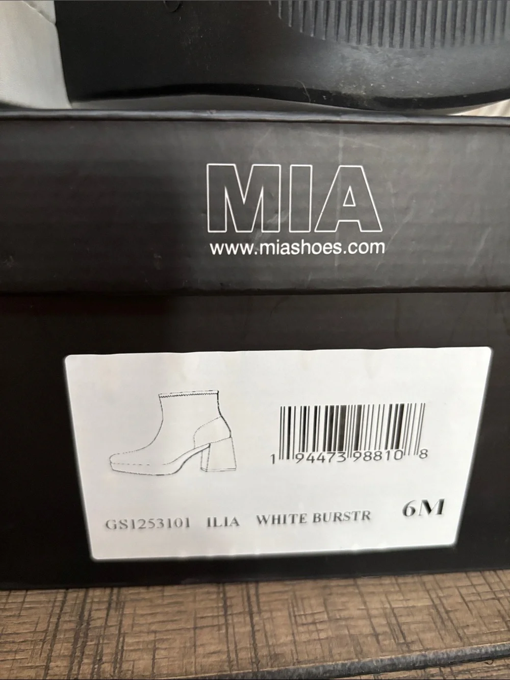MIA minimalist upper